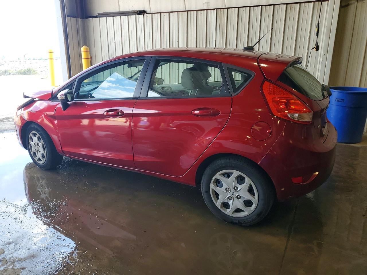 2013 Ford Fiesta Se - Фото 2
