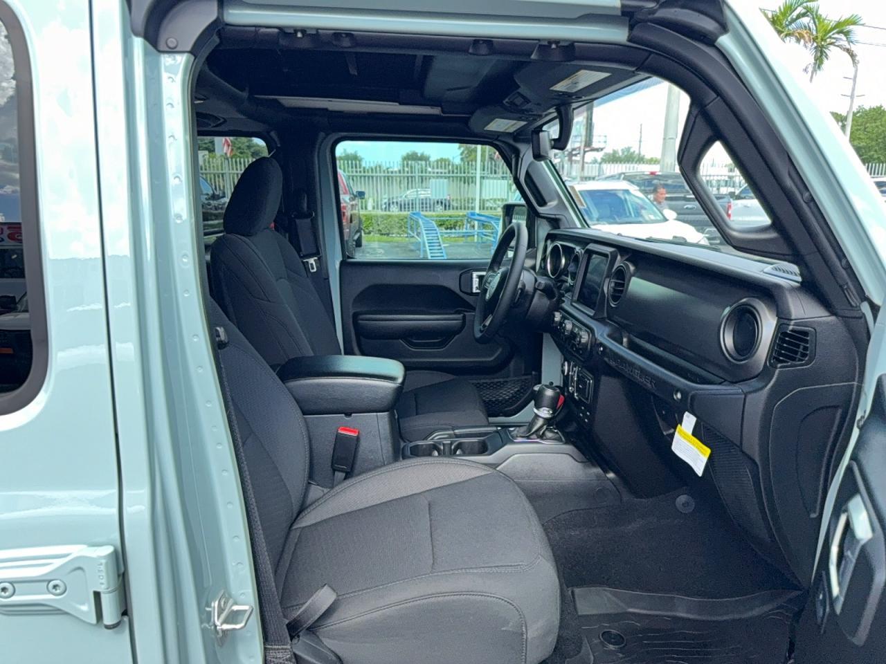 2023 Jeep Wrangler Sport - Фото 5