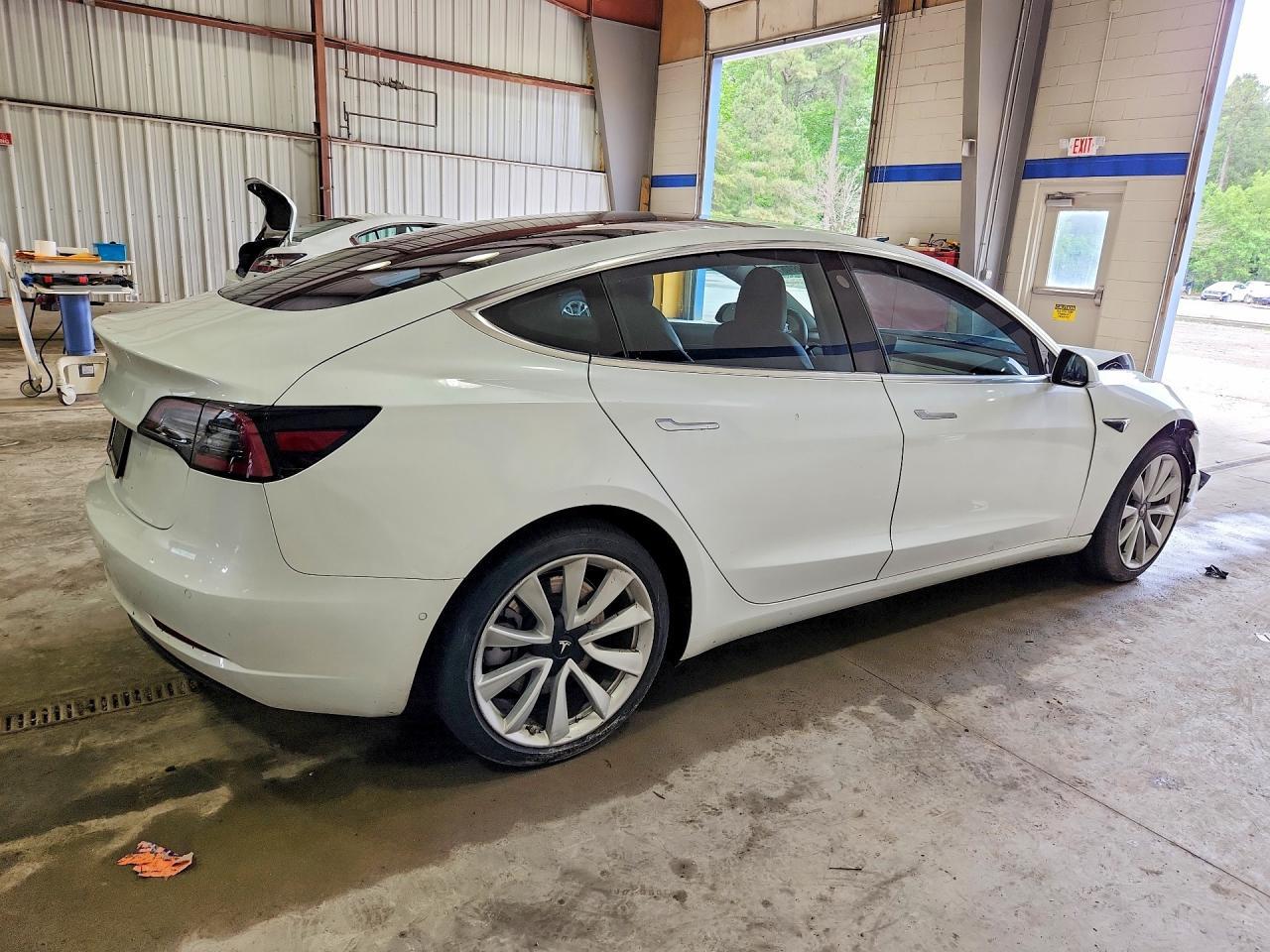 2020 Tesla Model 3 - Фото 3