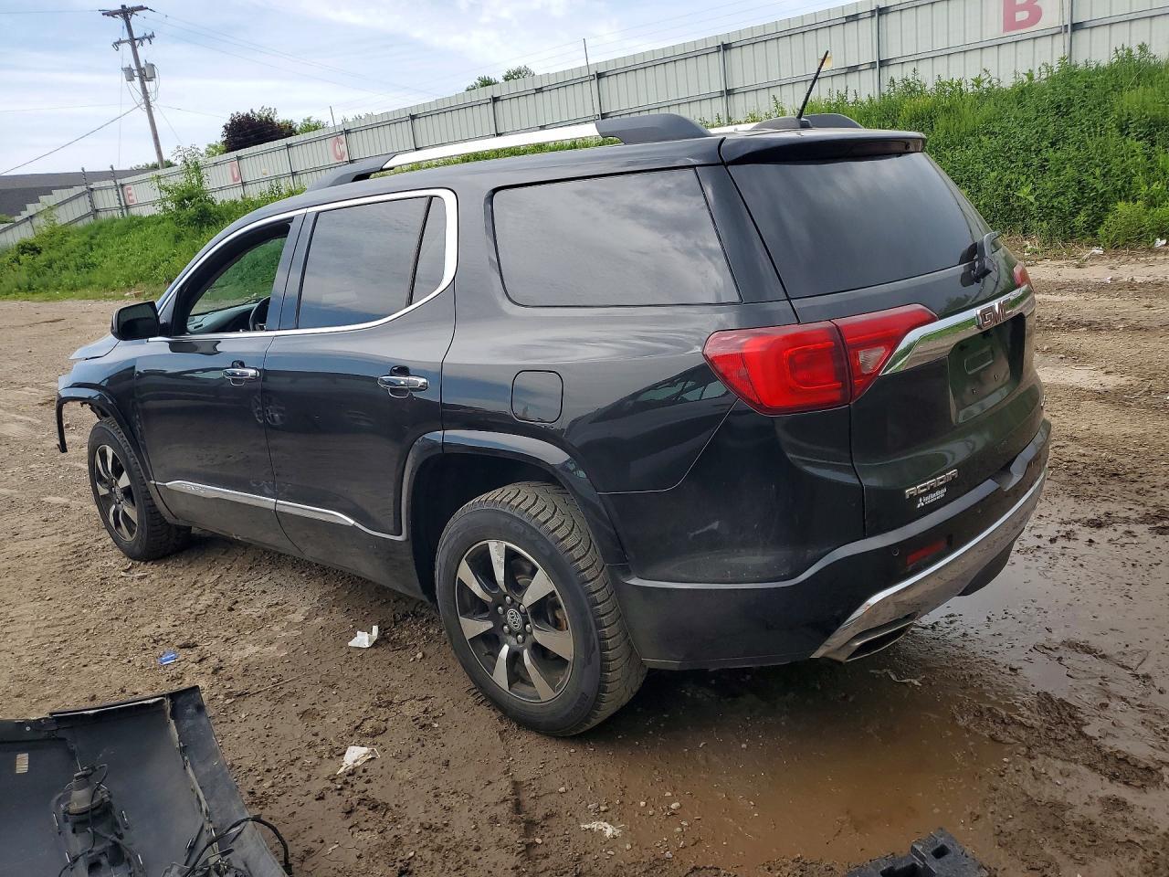 2017 GMC Acadia Denali - Фото 2