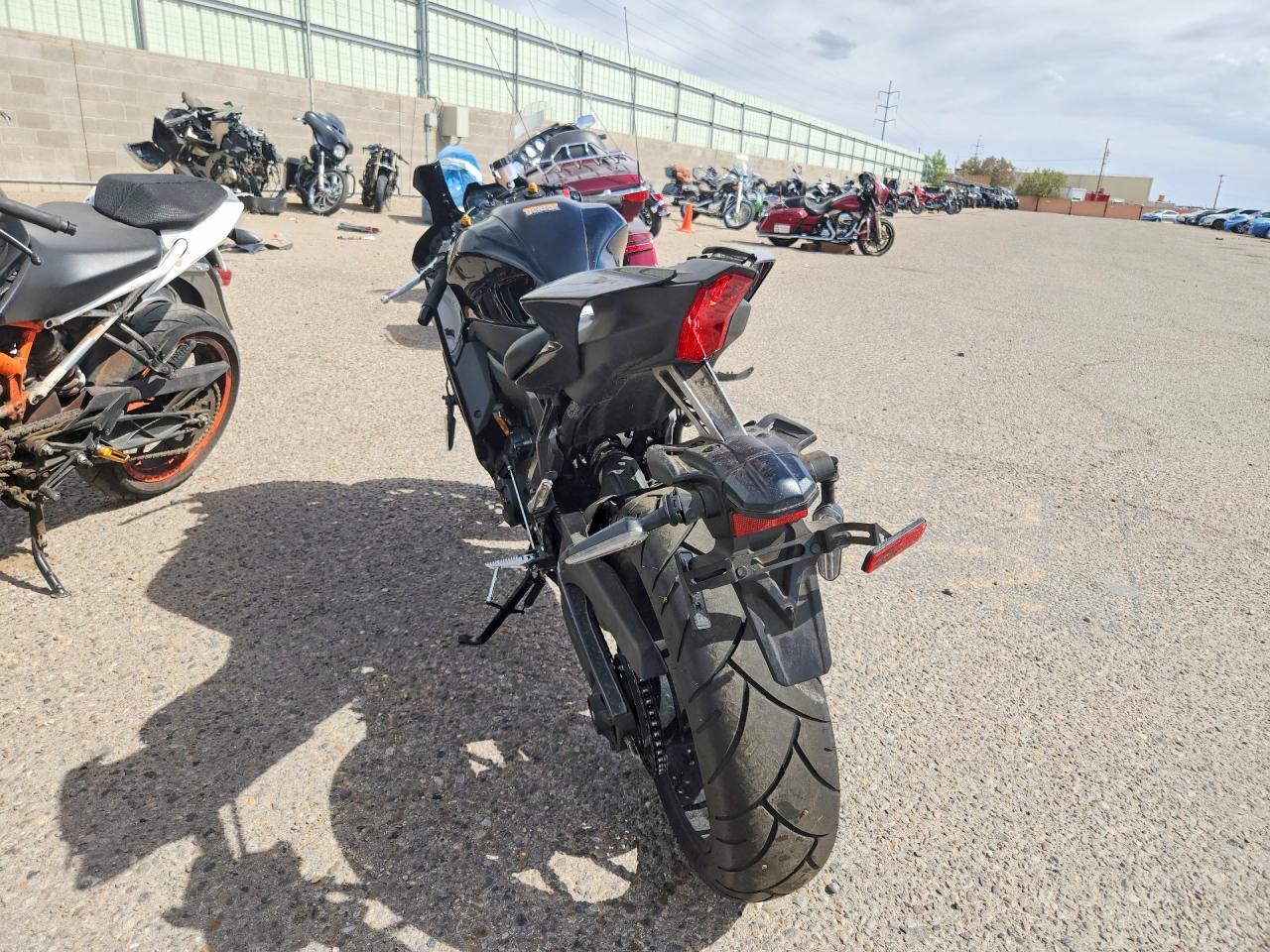 2025 Yamaha Yzfr7 - Фото 4