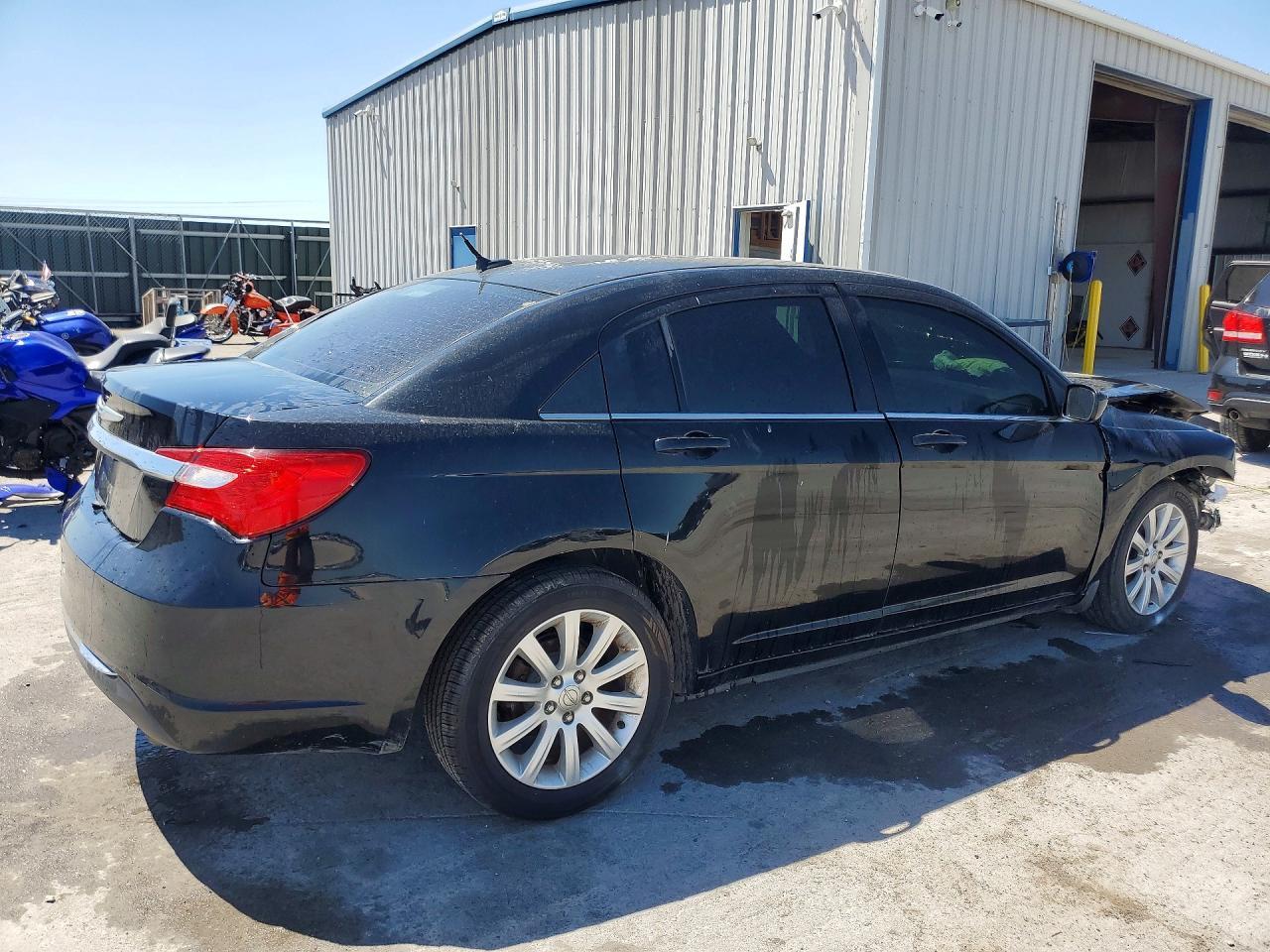 2012 Chrysler 200 Touring - Image 3