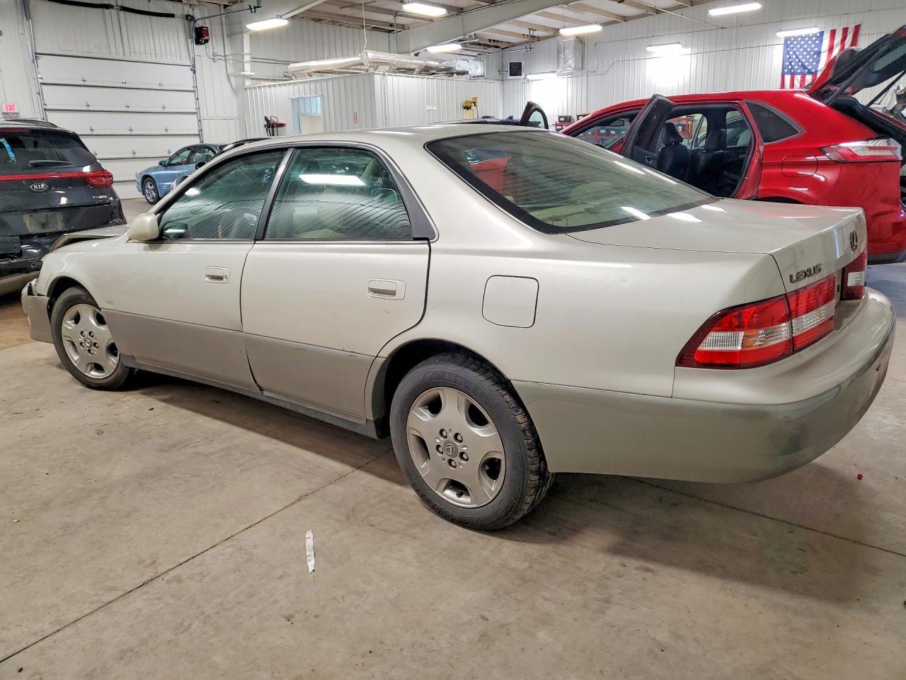 2001 Lexus Es 300 - Image 2