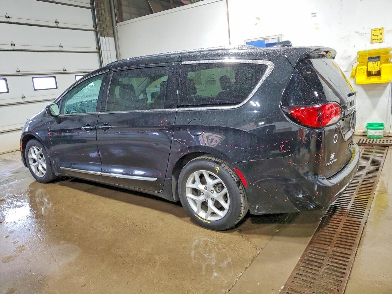 2017 Chrysler Pacifica Touring L Plus - Фото 2