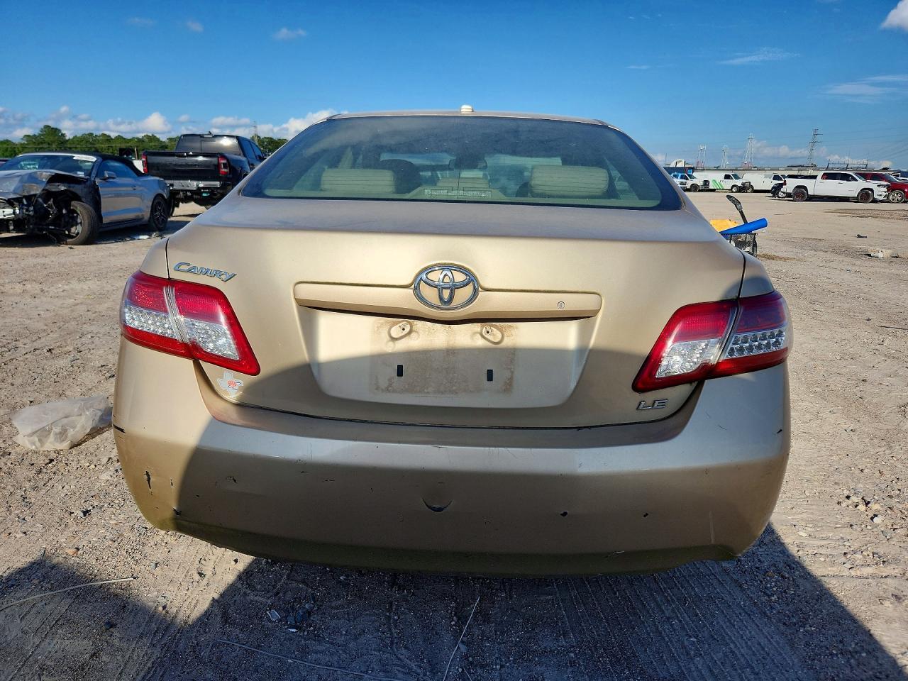 2011 Toyota Camry Le - Фото 6