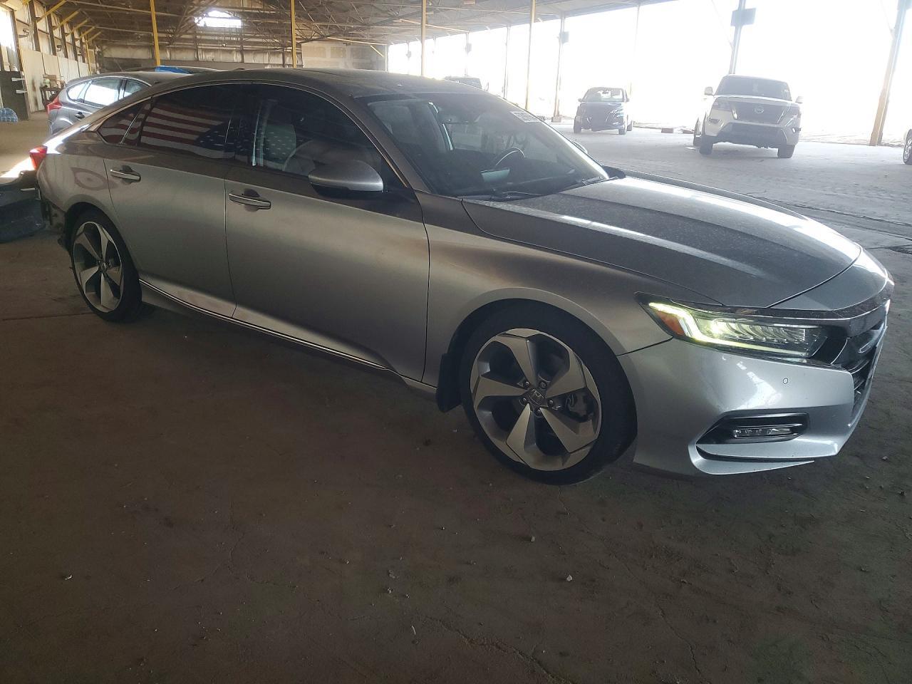 2018 Honda Accord Touring - Image 4