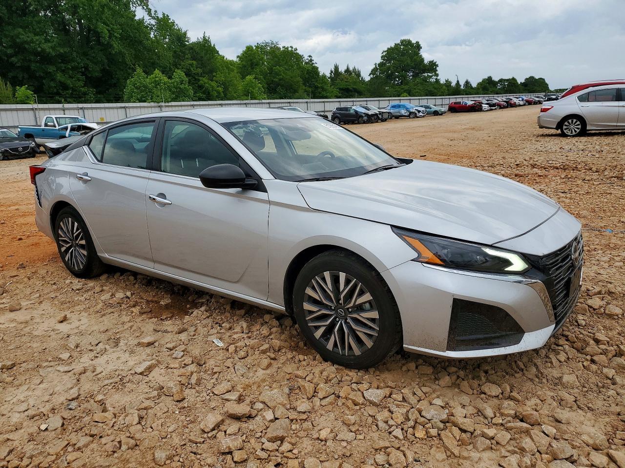 2024 Nissan Altima 2.5 Sv - Image 4