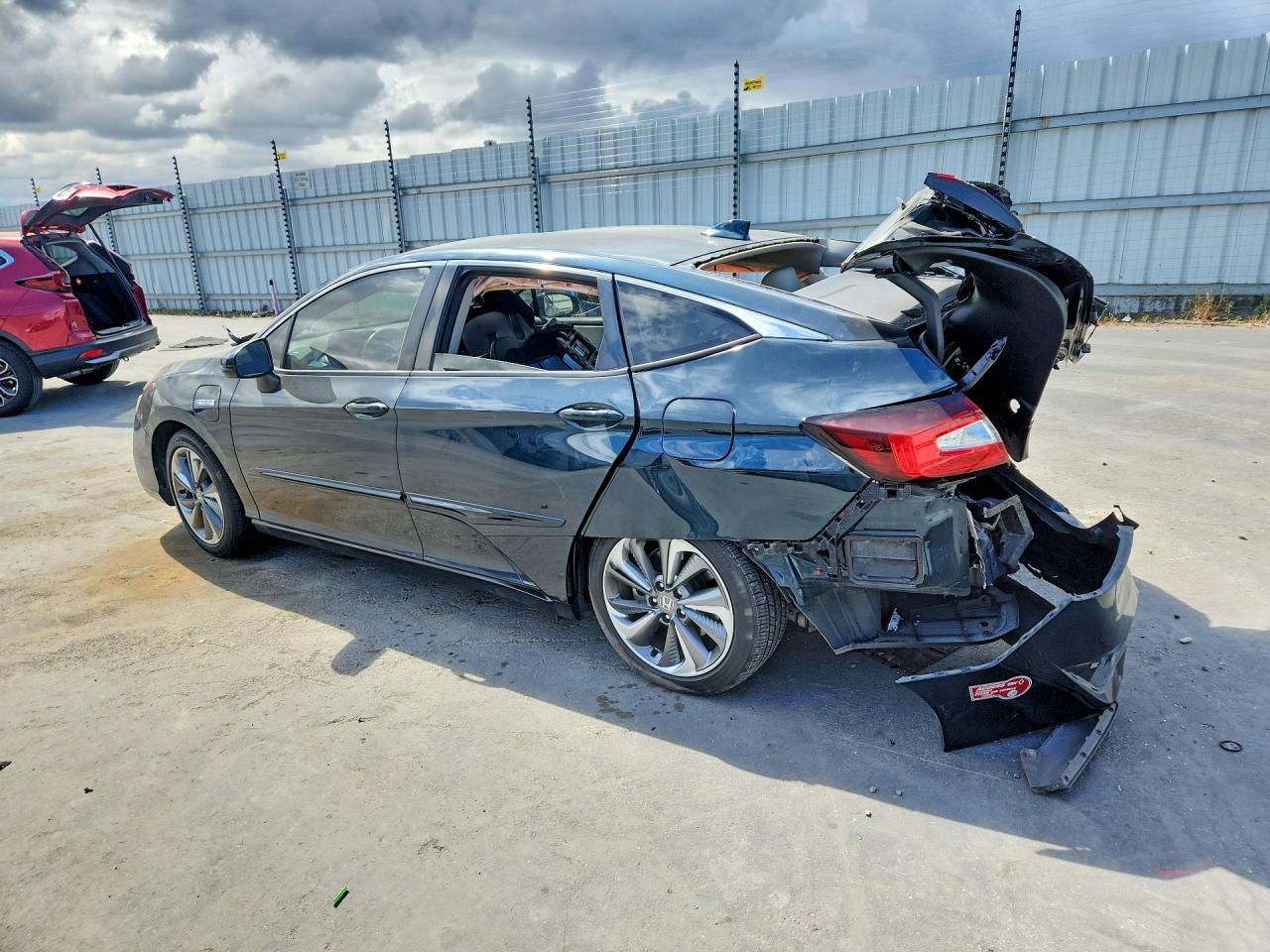 2018 Honda Clarity Touring - Image 2