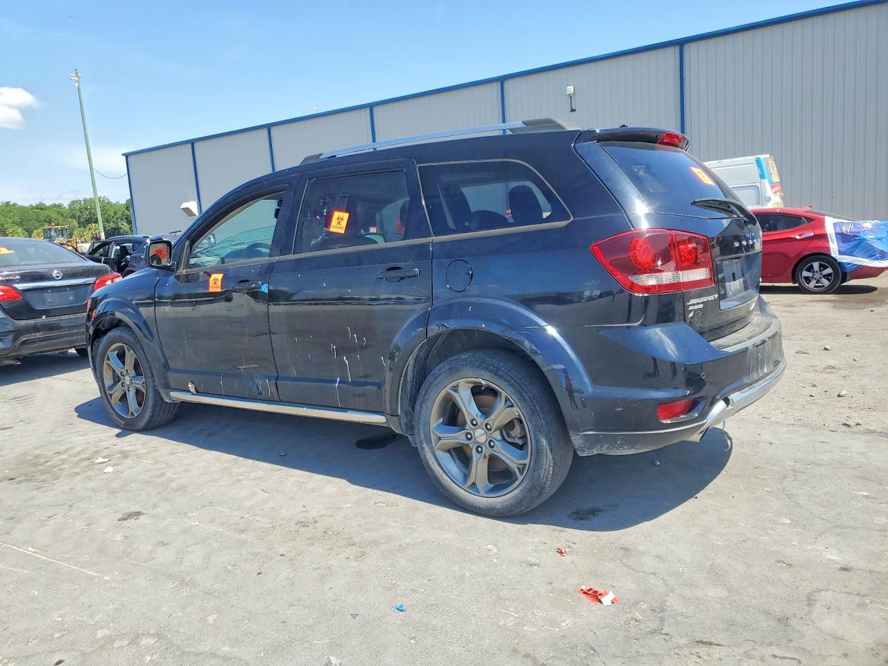 2017 Dodge Journey Crossroad - Image 2