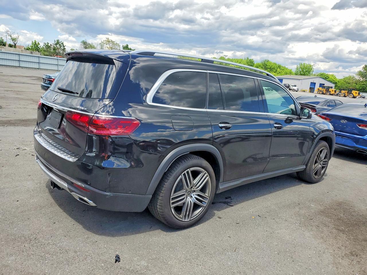 2025 Mercedes-Benz Gls 450 4Matic - Image 3
