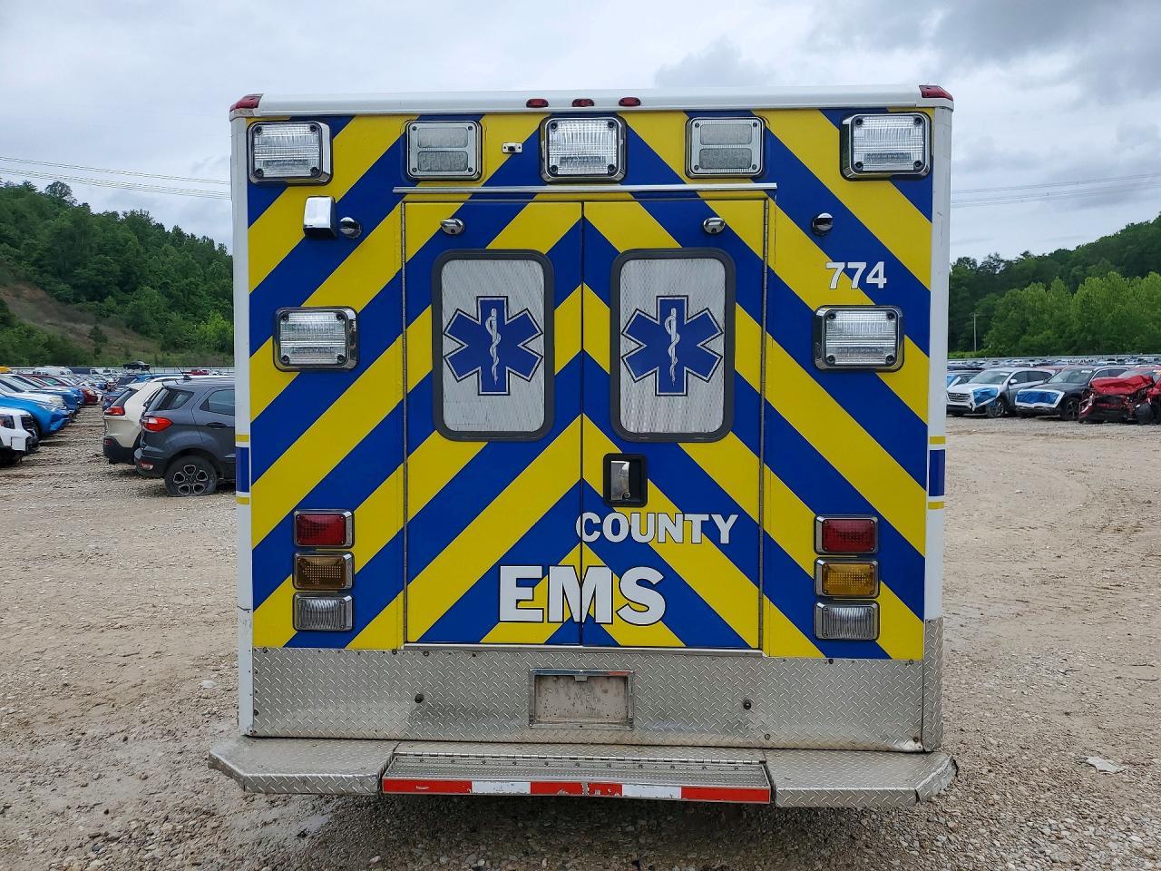 2018 Ford Econoline E350 Super Duty Cutaway Van - Фото 6
