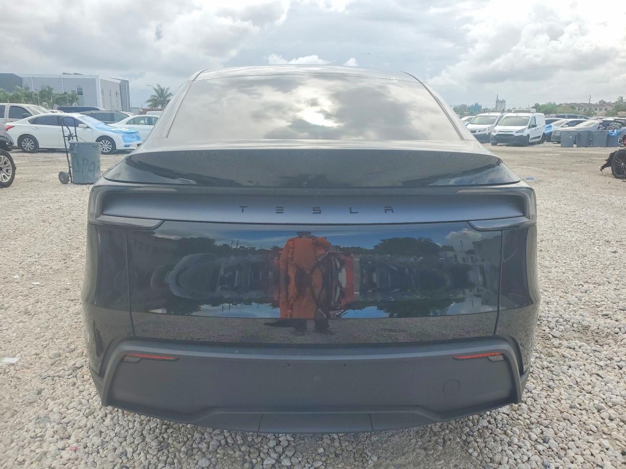 2026 Tesla Model Y - Фото 6