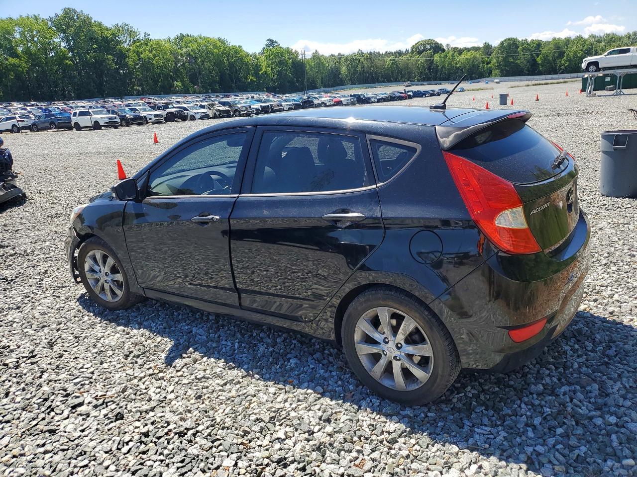 2013 Hyundai Accent Se - Фото 2