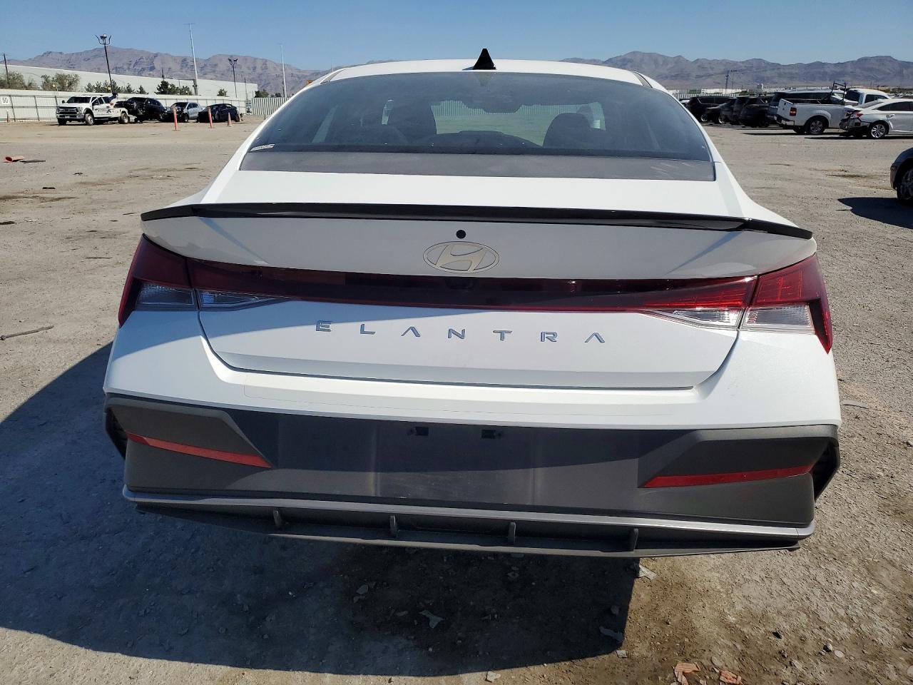 2026 Hyundai Elantra Sel Sport - Image 6