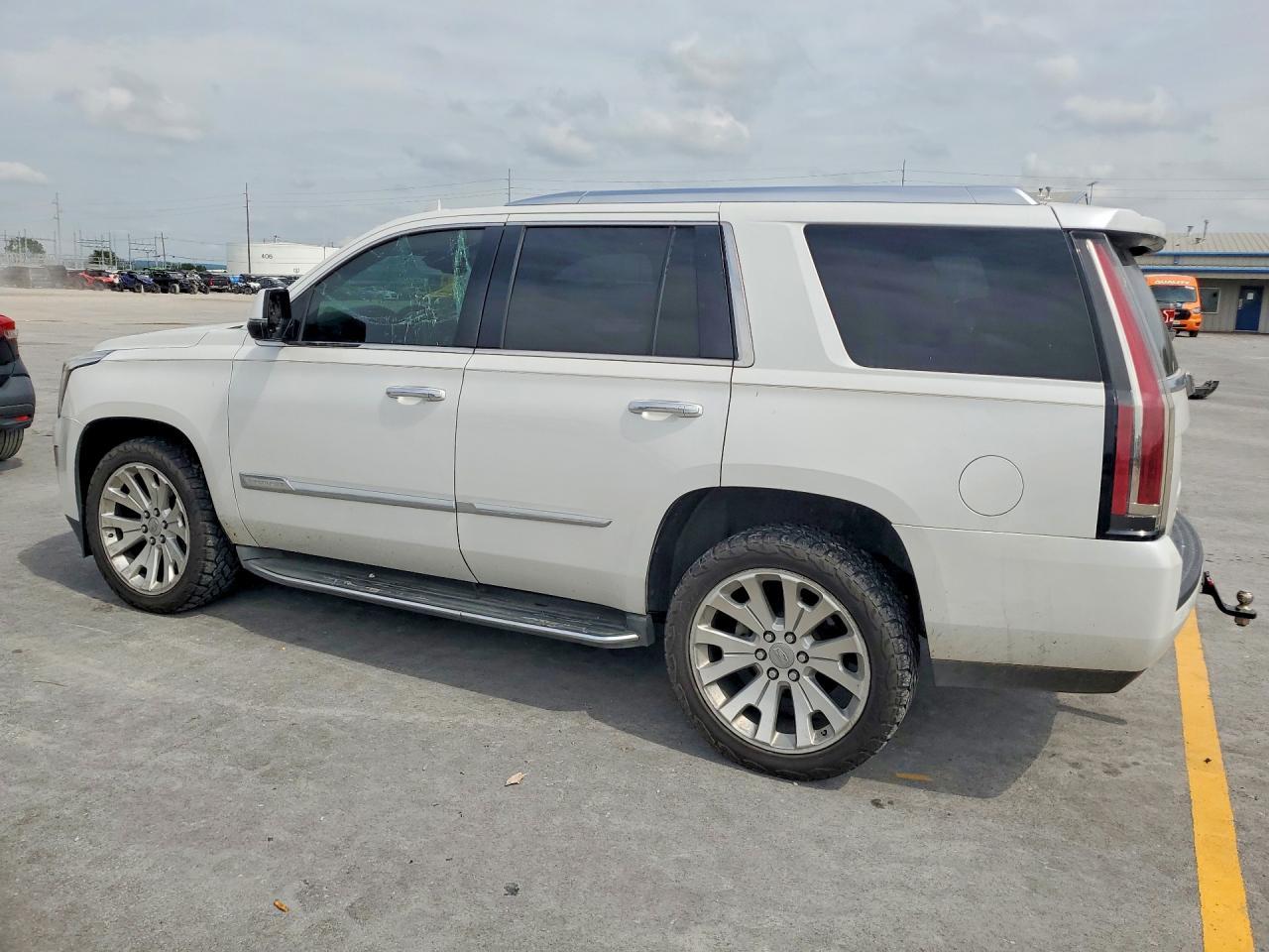 2016 Cadillac Escalade Luxury - Фото 2