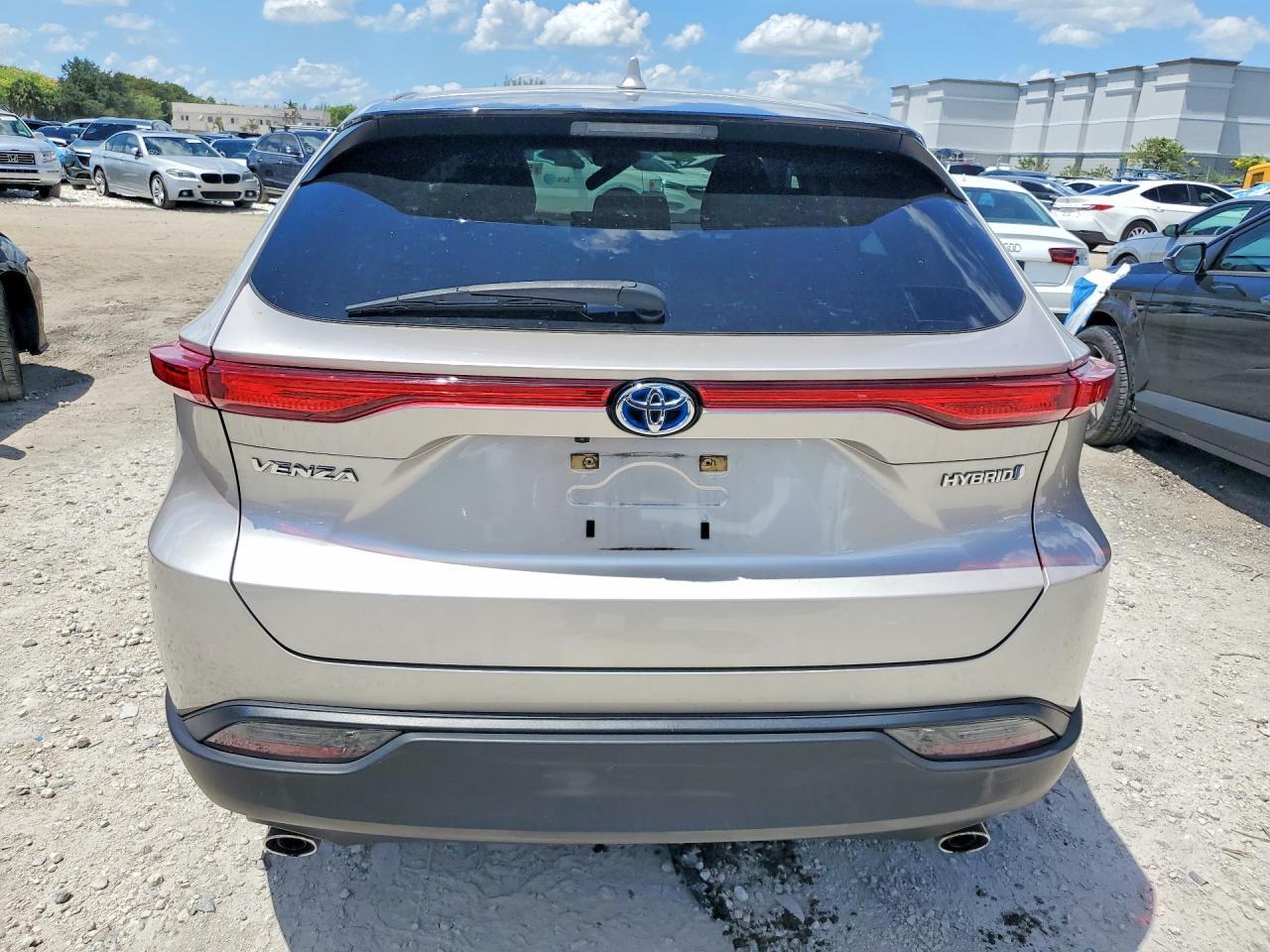 2022 Toyota Venza Le - Фото 6