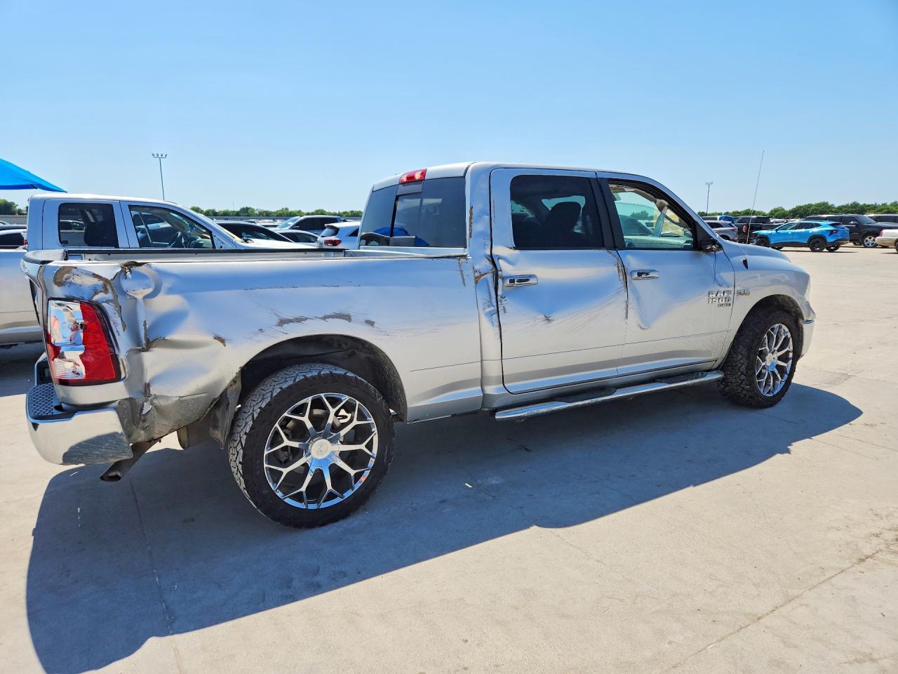 2019 Ram 1500 Classic Slt - Image 3