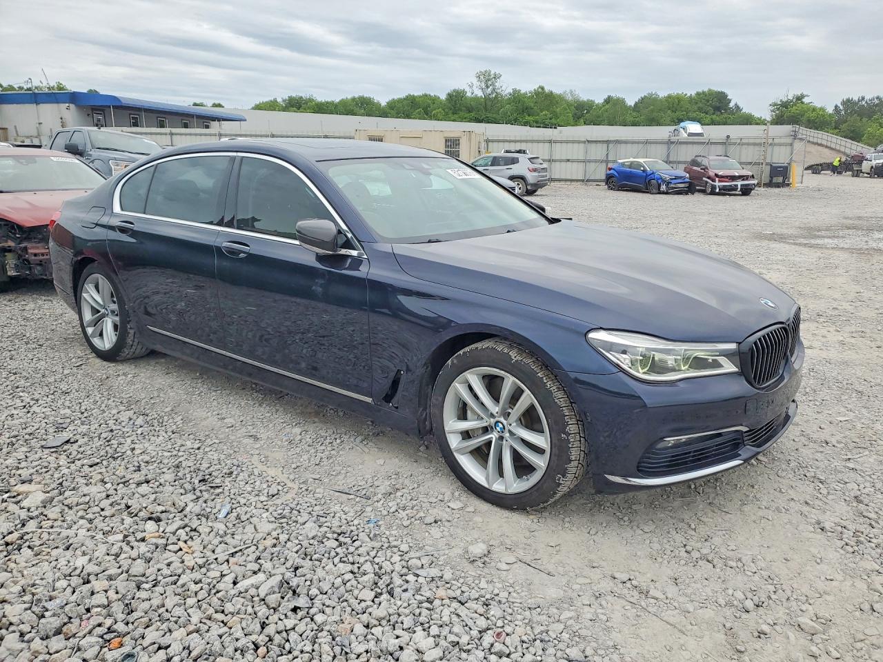 2016 BMW 750 Xi - Фото 4