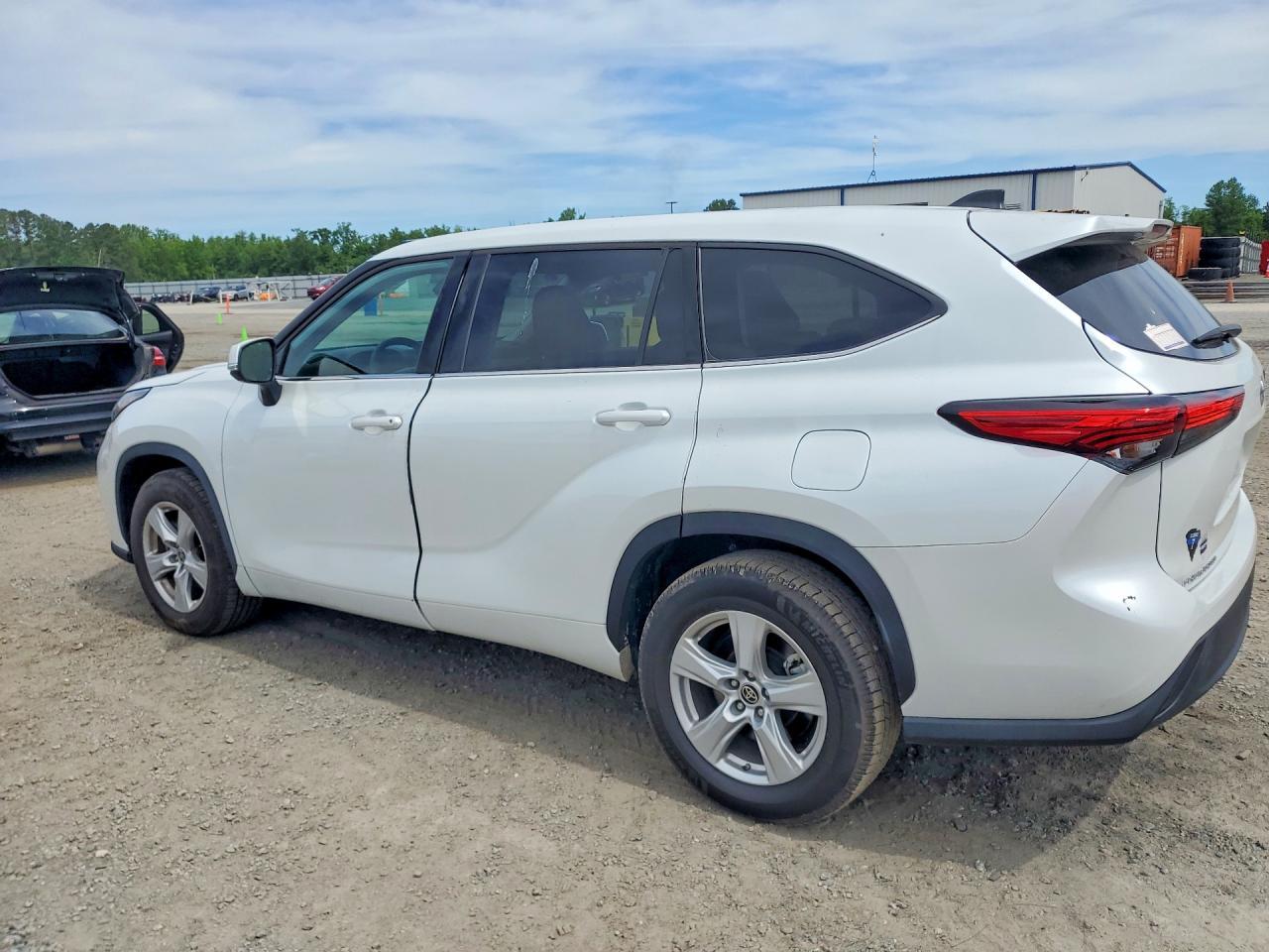 2022 Toyota Highlander L - Фото 2