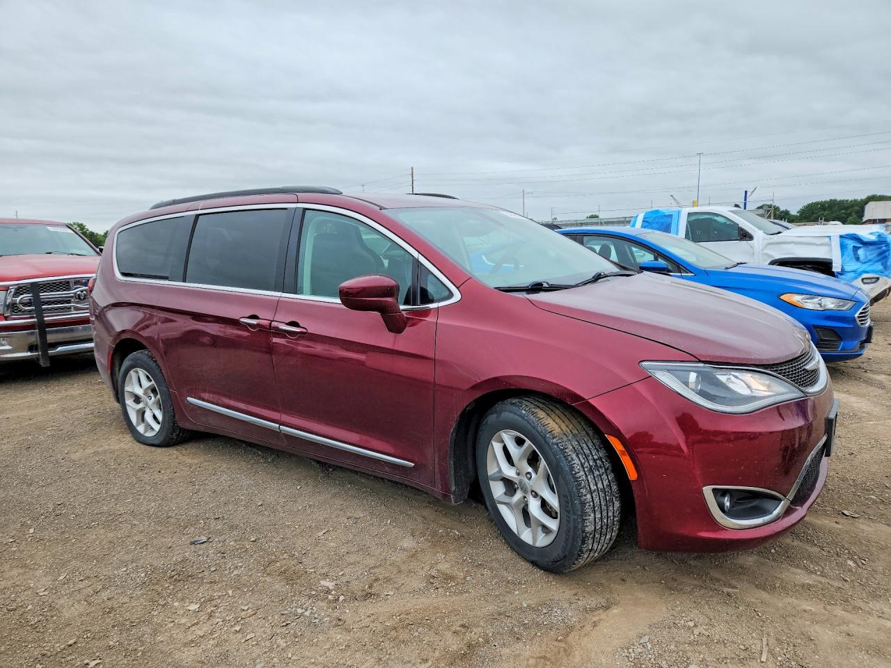 2017 Chrysler Pacifica Touring L - Image 4