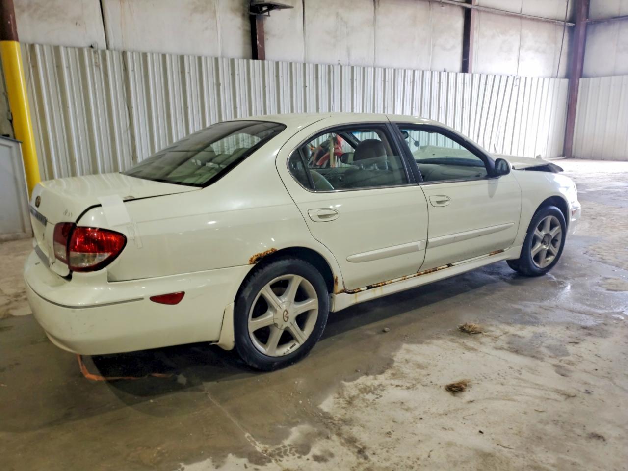2002 Infiniti I35 Base - Image 3