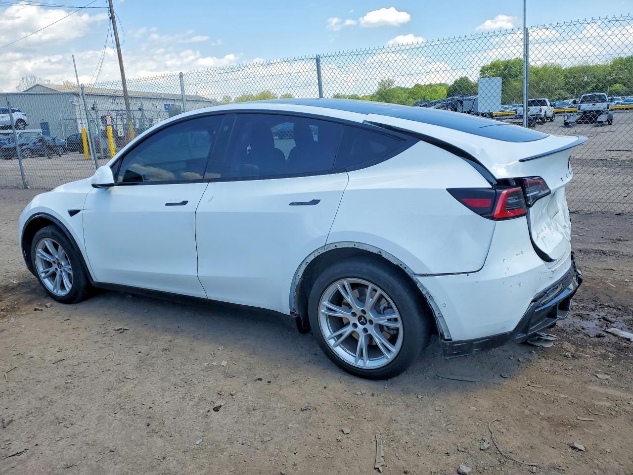 2021 Tesla Model Y - Image 2