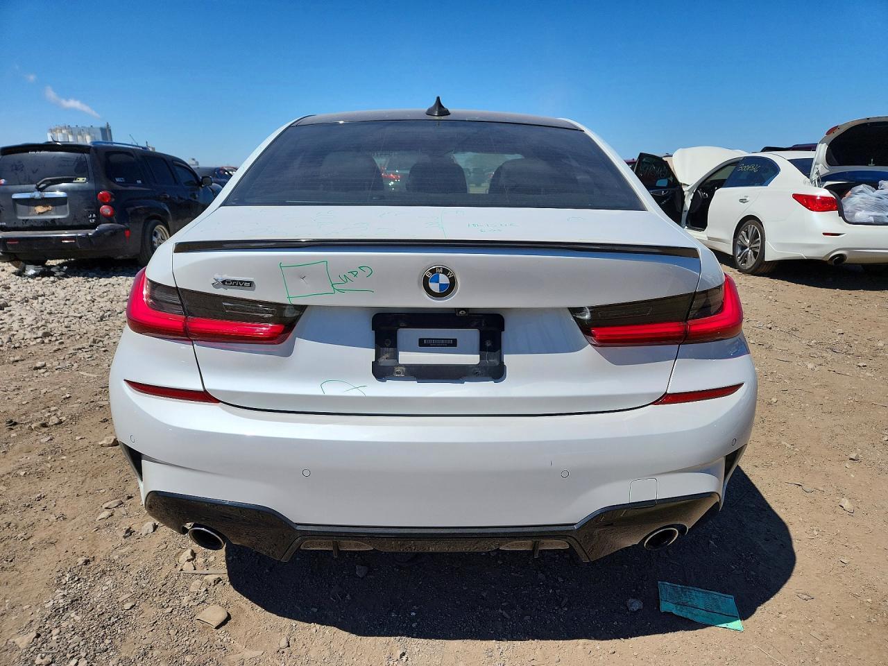 2020 BMW 330Xi - Фото 6