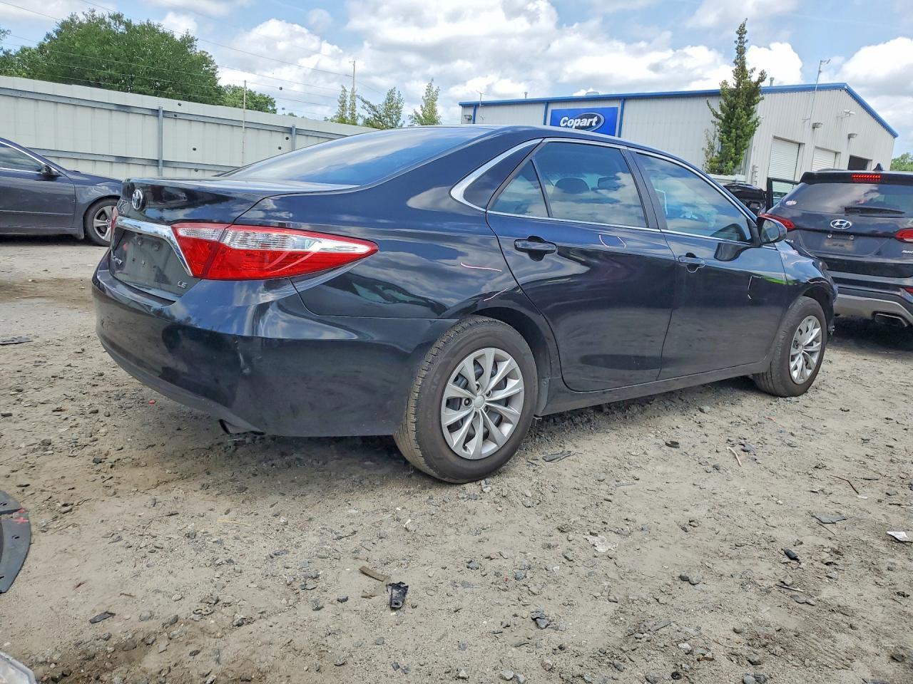 2016 Toyota Camry Le - Фото 3