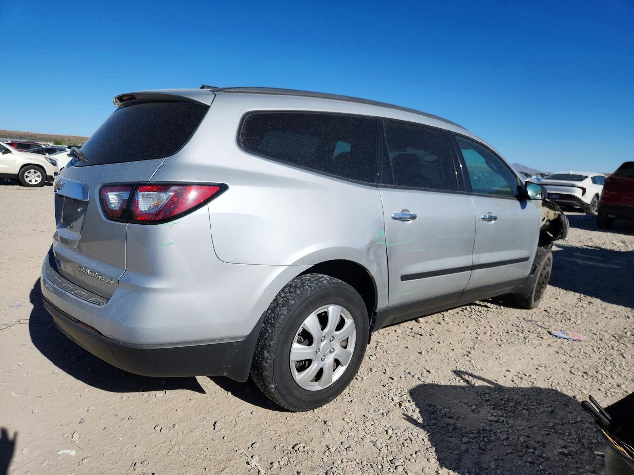2016 Chevrolet Traverse Ls - Фото 3