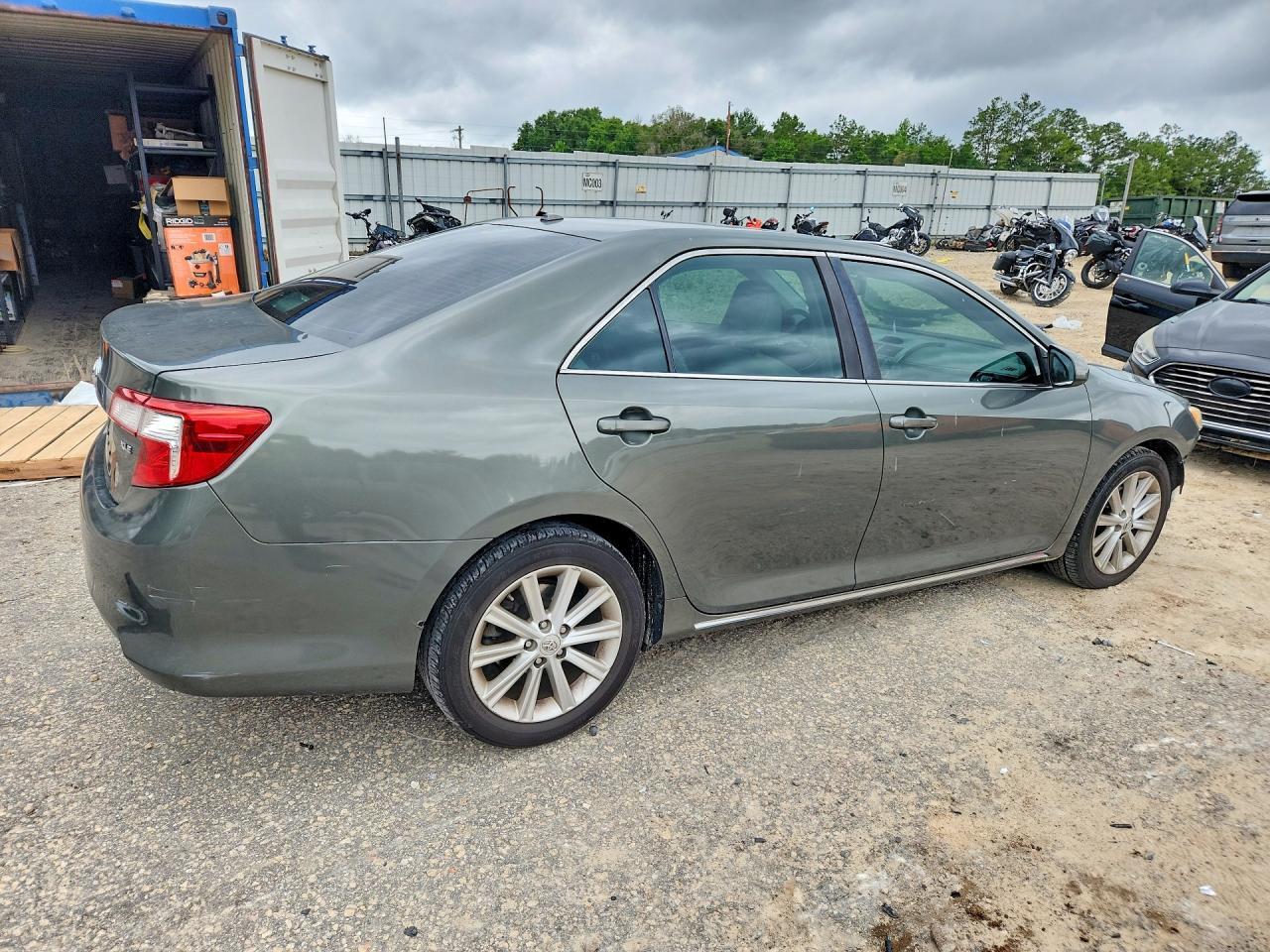 2013 Toyota Camry Xle - Image 3