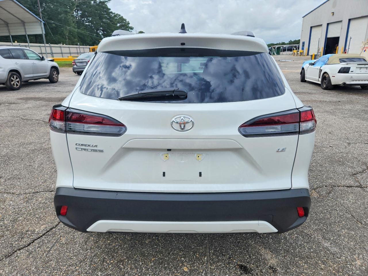 2026 Toyota Corolla Cross Le - Image 6