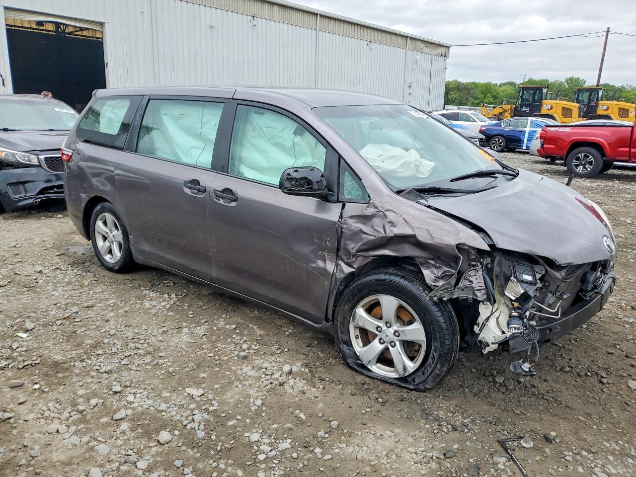 2015 Toyota Sienna L 7-Passenger - Фото 4