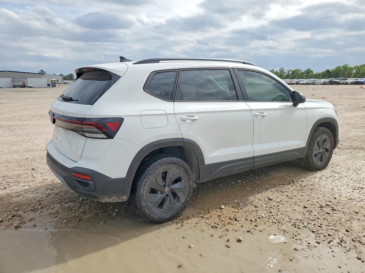 2025 Volkswagen Taos S - Фото 3