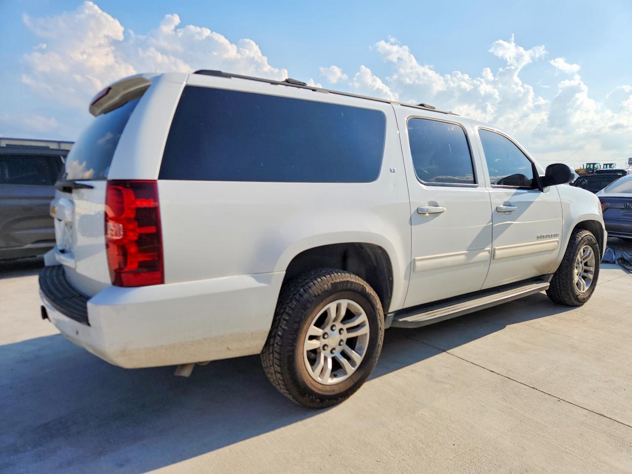 2014 Chevrolet Suburban C1500 Lt - Фото 3