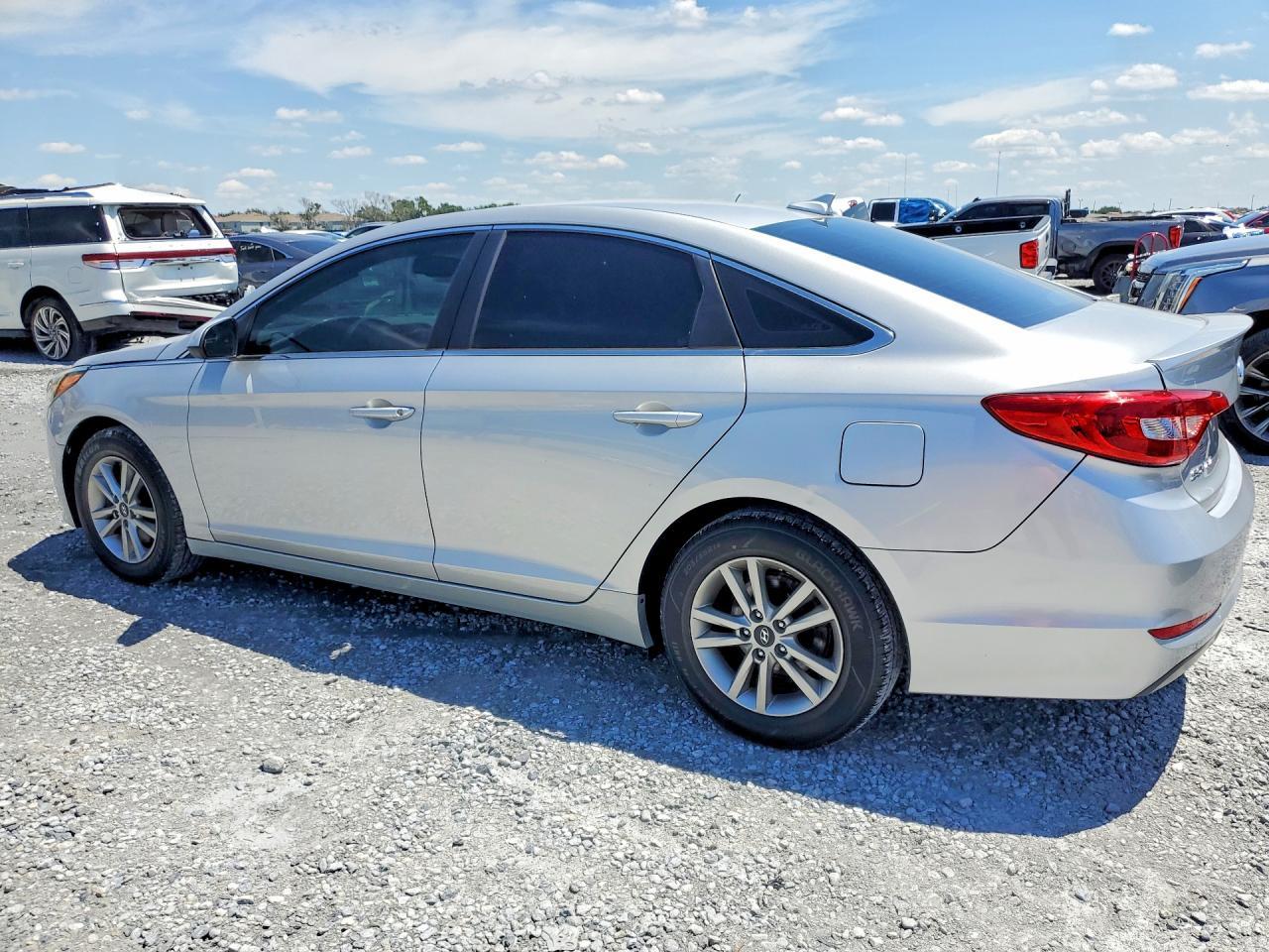 2017 Hyundai Sonata Se - Фото 2