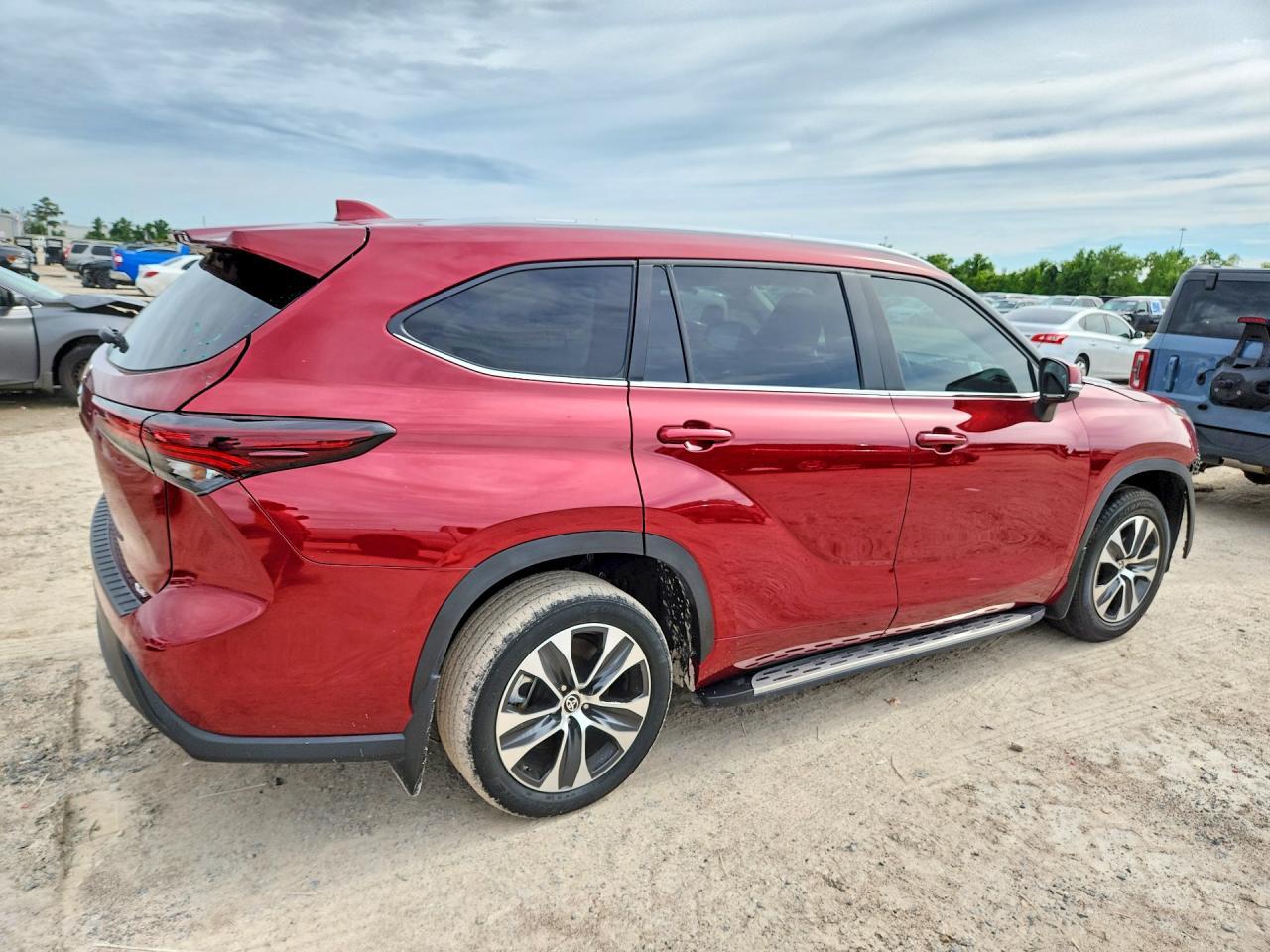 2024 Toyota Highlander Xle - Image 3