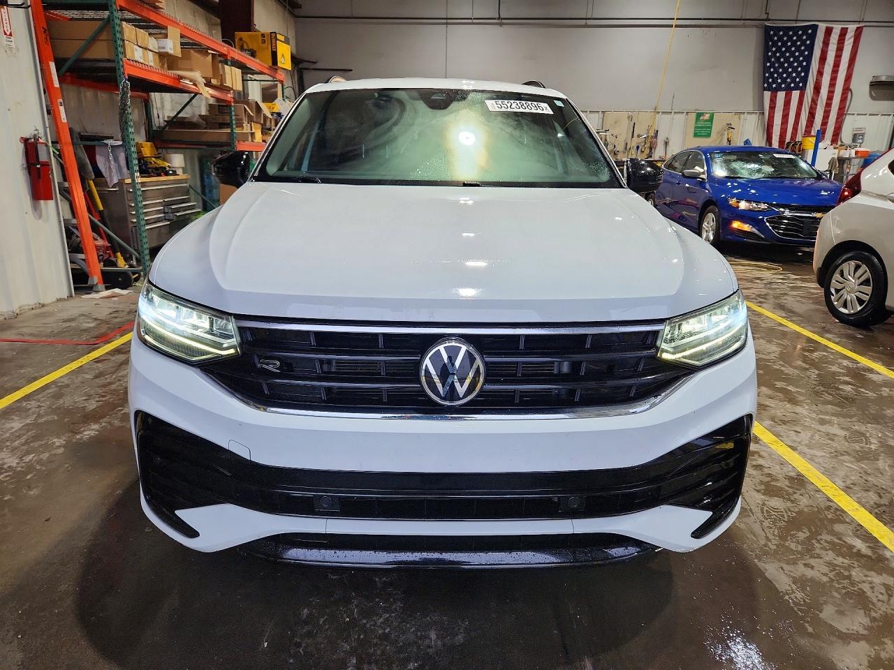 2022 Volkswagen Tiguan Se R-Line Black - Image 5