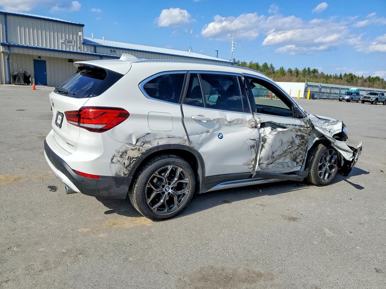 2021 BMW X1 xDrive28I - Фото 3