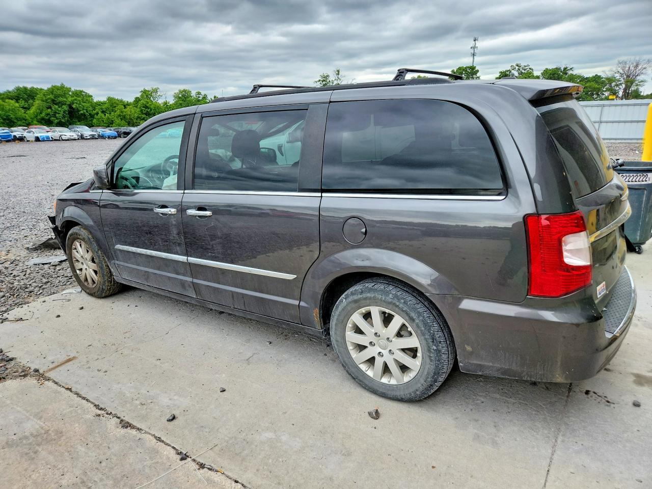 2015 Chrysler Town & Country Touring - Фото 2