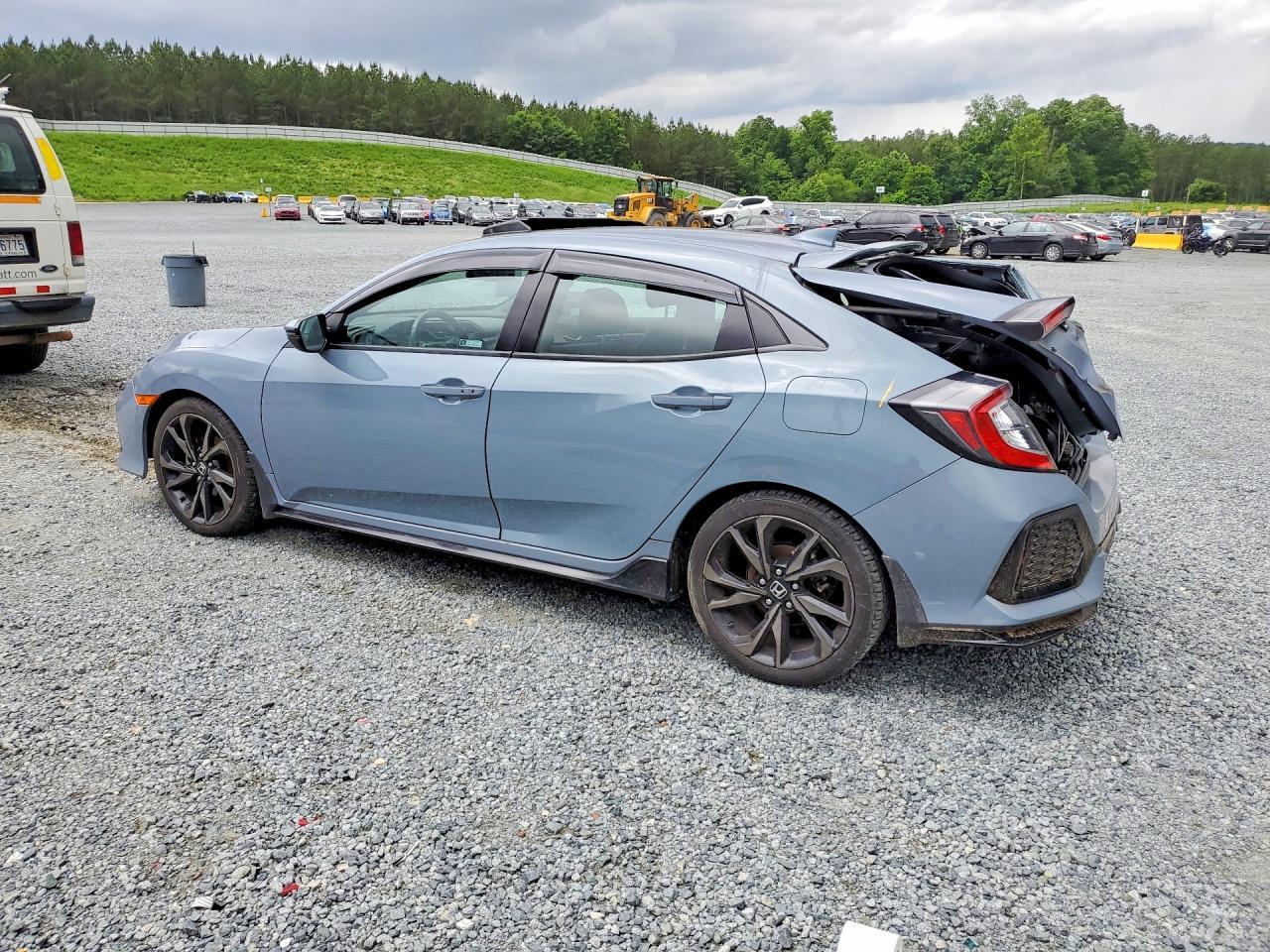 2019 Honda Civic Sport Touring - Image 2