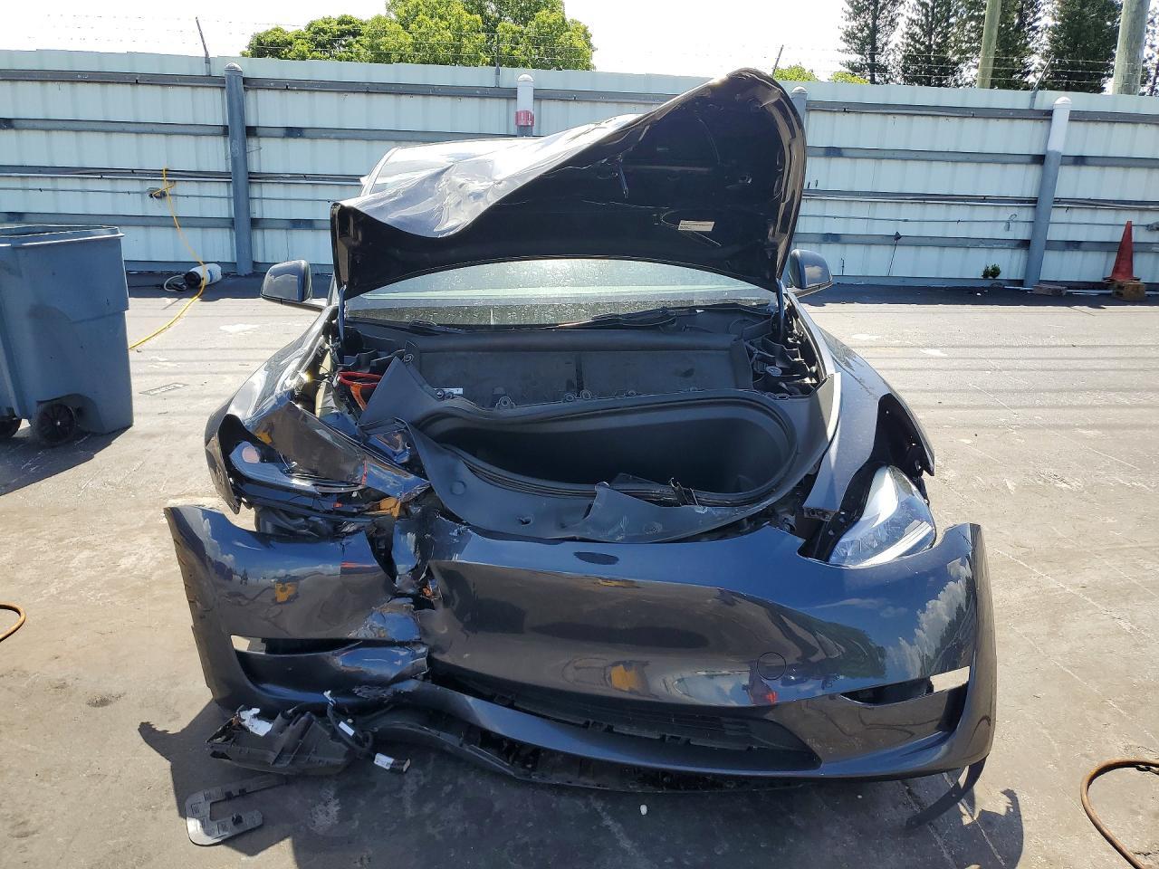 2024 Tesla Model Y - Фото 5