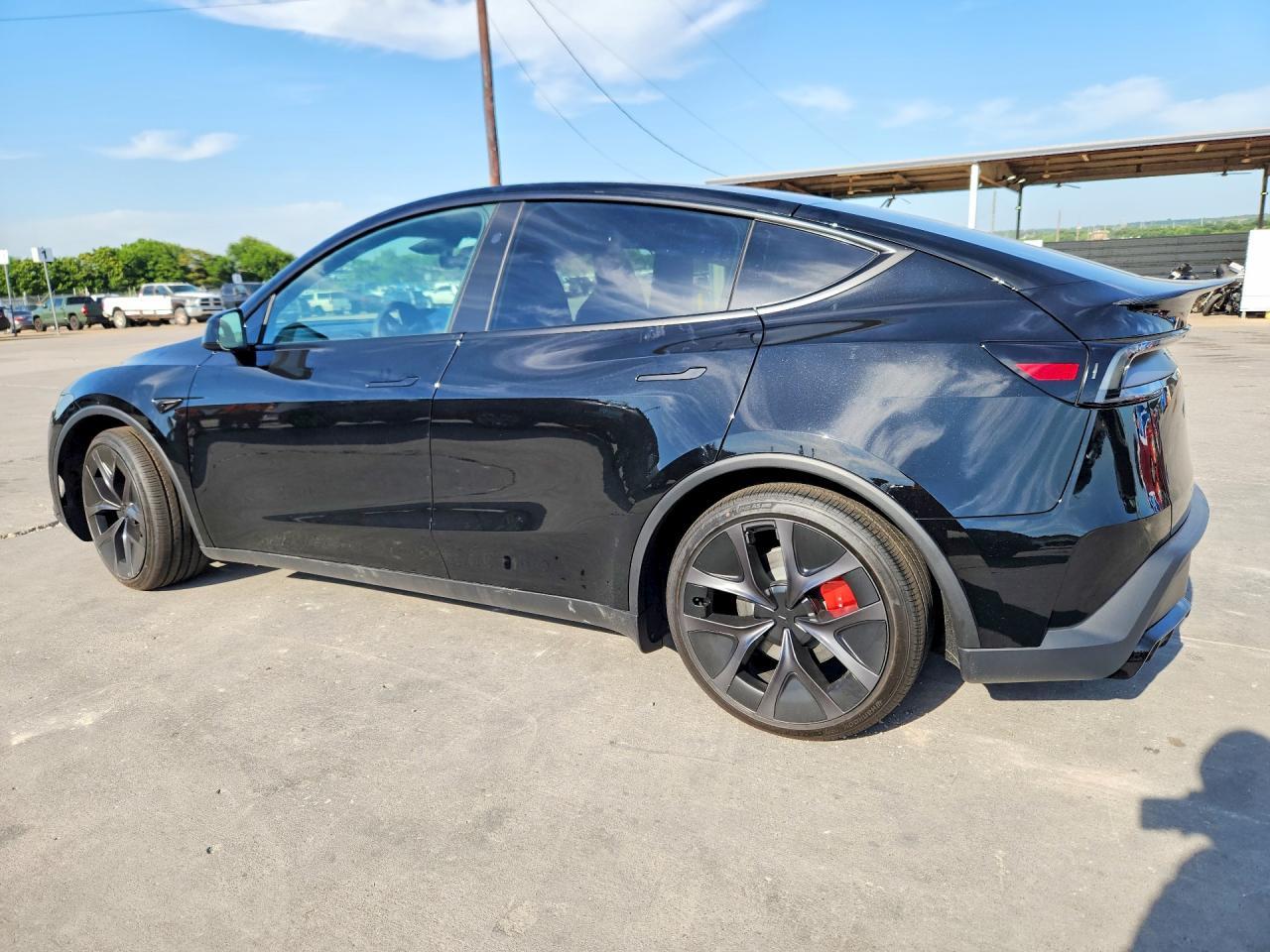 2026 Tesla Model Y - Фото 2