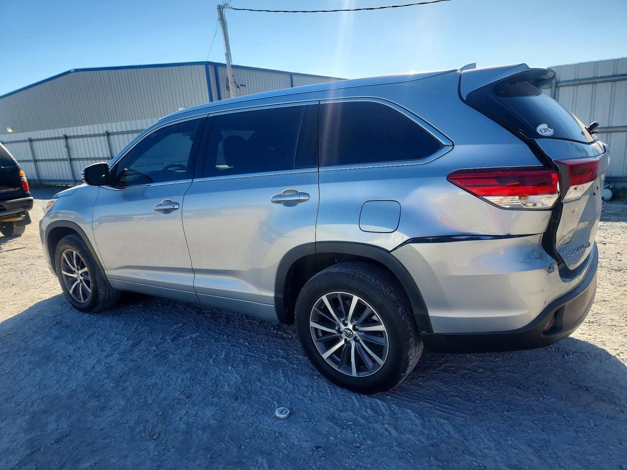 2018 Toyota Highlander Xle - Image 2
