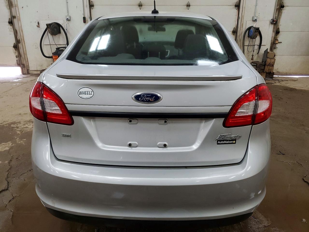 2013 Ford Fiesta Se - Фото 6