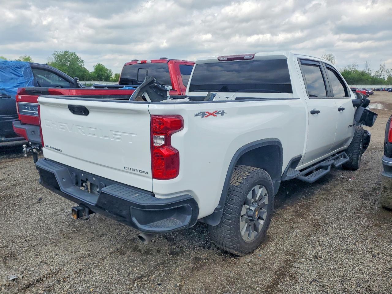 2024 Chevrolet Silverado K2500 Custom - Фото 3
