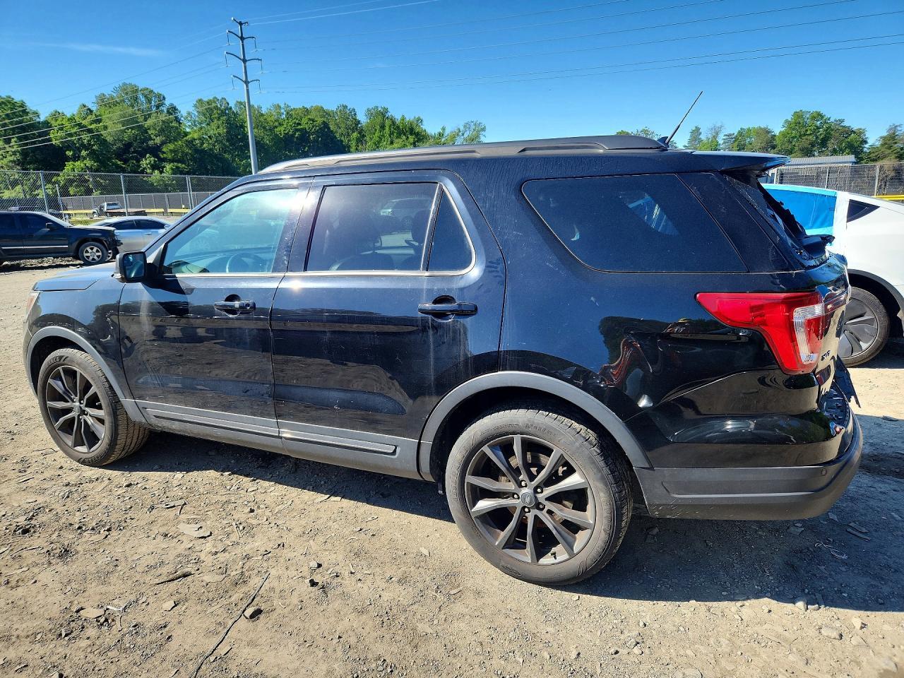 2018 Ford Explorer Xlt - Фото 2