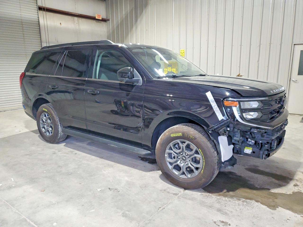 2025 Ford Expedition Active - Image 4