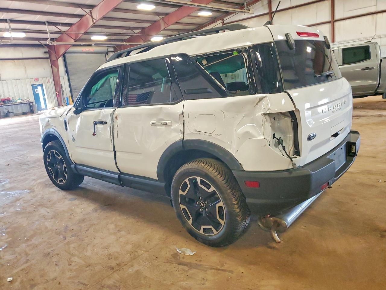 2023 Ford Bronco Sport Outer Banks - Image 2
