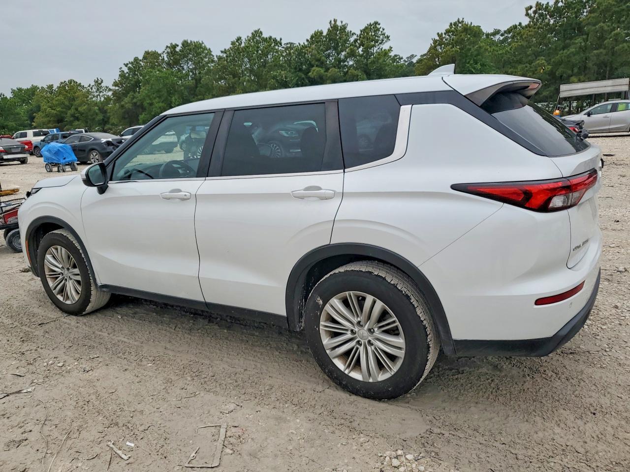 2023 Mitsubishi Outlander Es - Фото 2