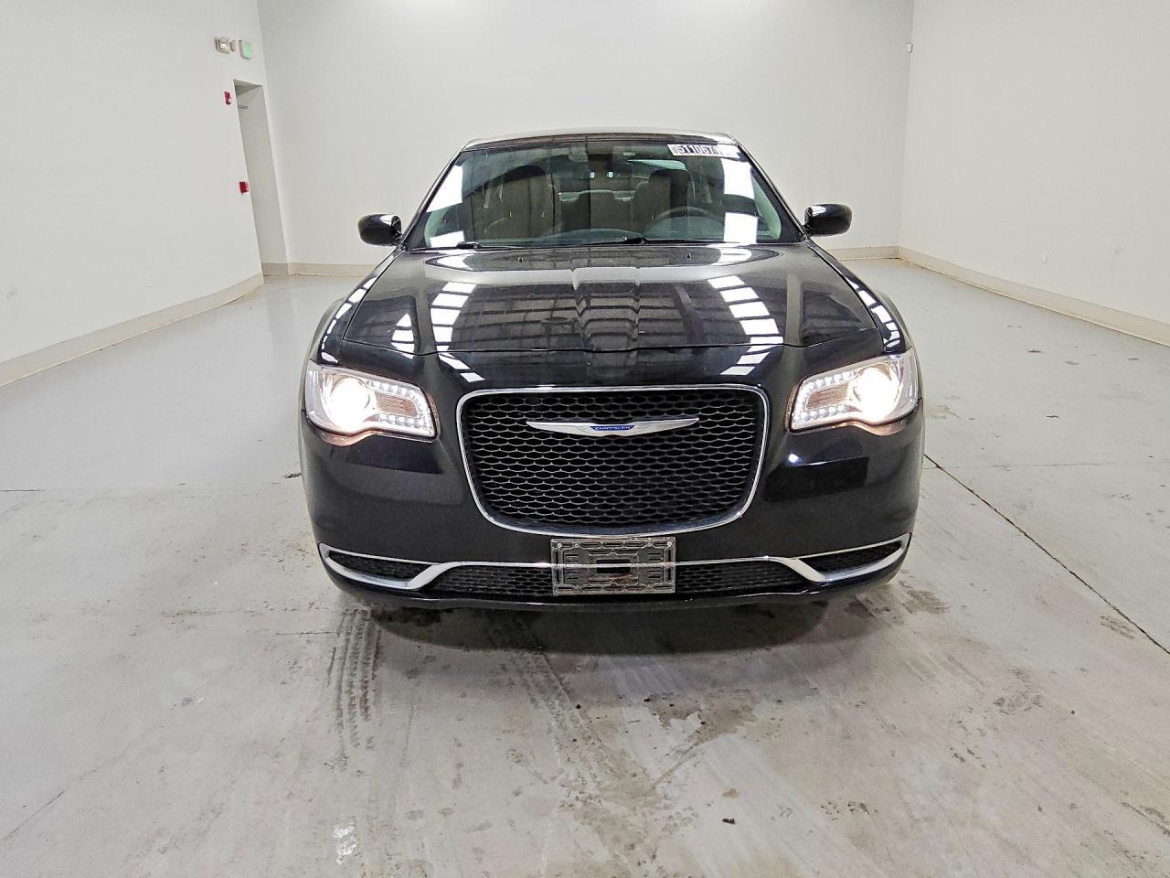 2022 Chrysler 300 Touring - Фото 5
